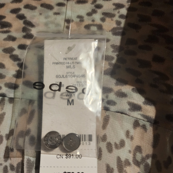 NWT Bebe Women's  Animal Print Wrap Roll Tab Sleeves Chiffon Cropped Top - Picture 12 of 13